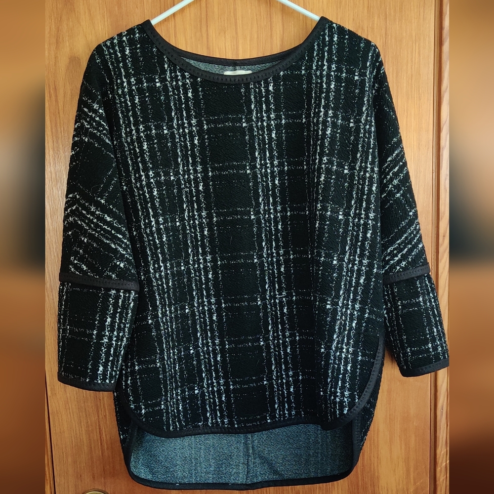 Max Studio Black and White Knit Top